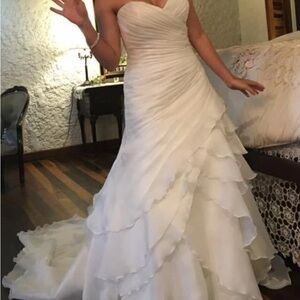 Women's Ivory Sweetheart Tiered Ruffled Wedding Dress